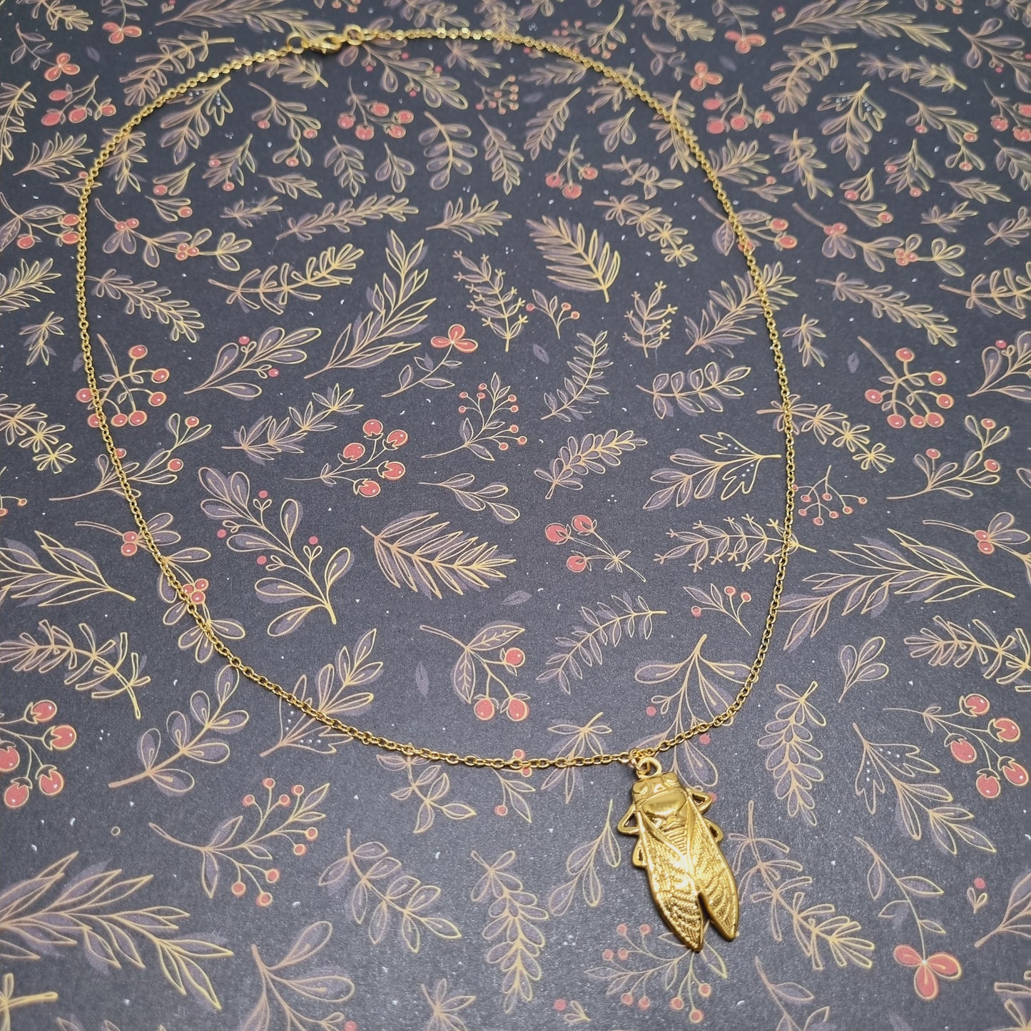 Collier sautoir cigale dorée SILASOL