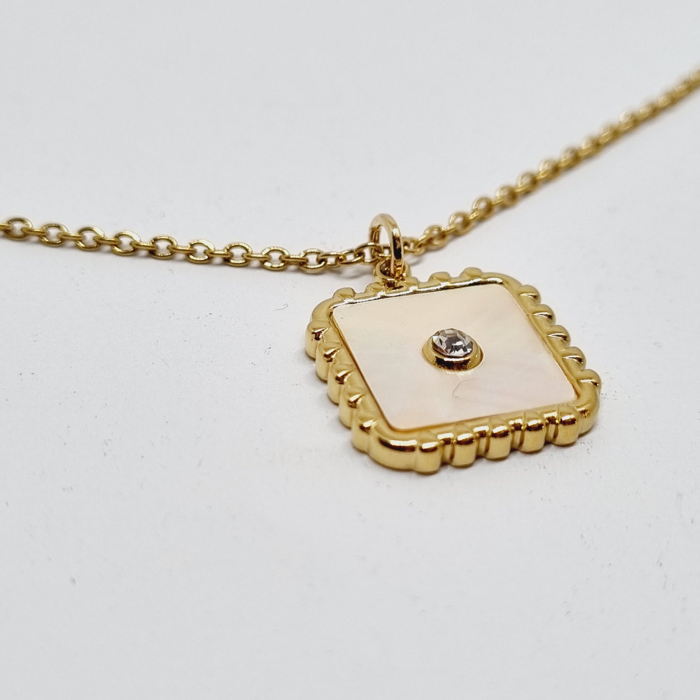 Collier chaîne pendentif acier et nacre CHARLIE