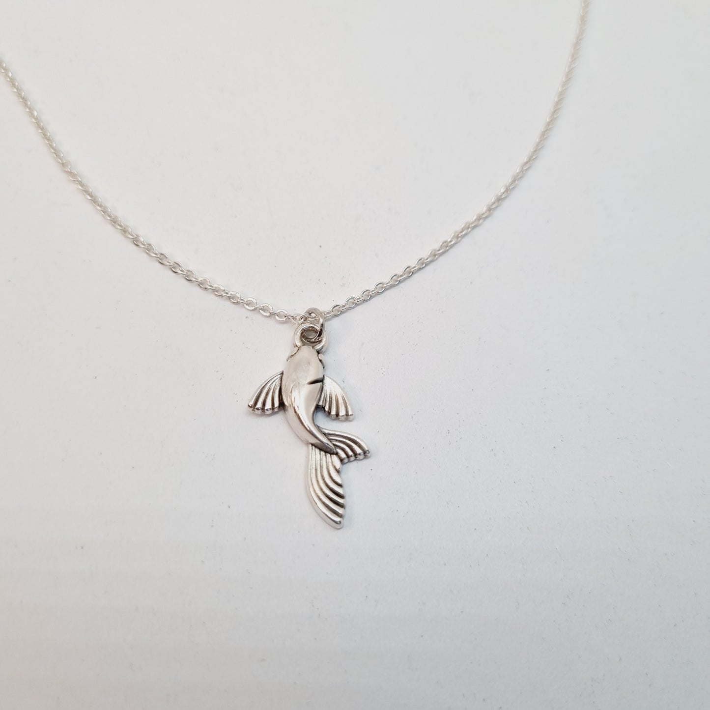 Collier chaîne acier carpe koï plaquée argent AIKO