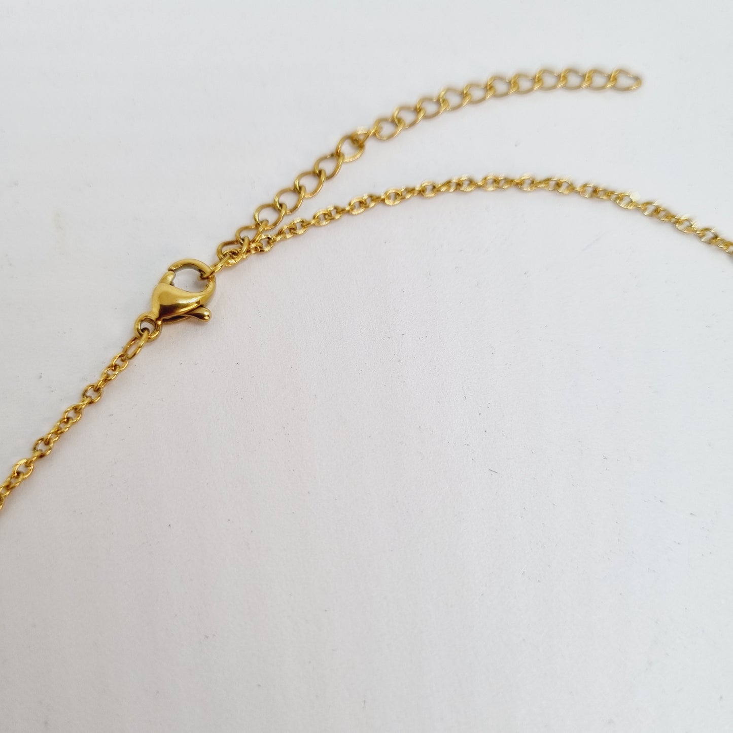 Collier chaîne acier doré message L.O.V.E.
