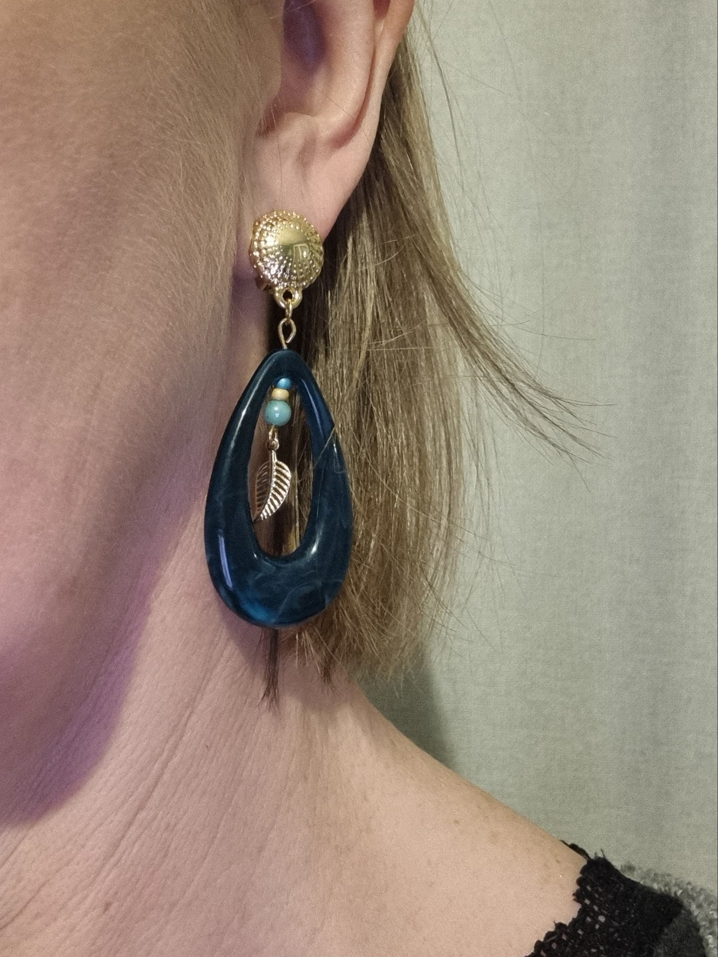 Clips d'oreilles pendant goutte bleu marbré PETRA