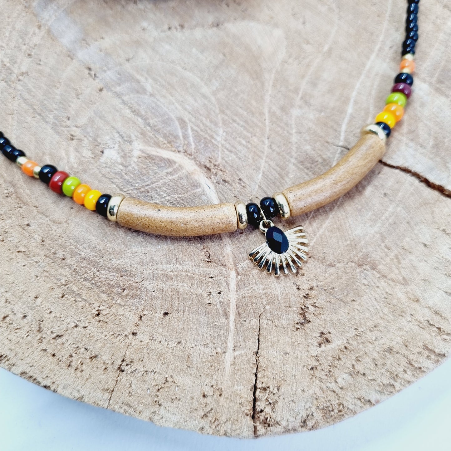 Collier mixte ras du cou perles et résine Savanah