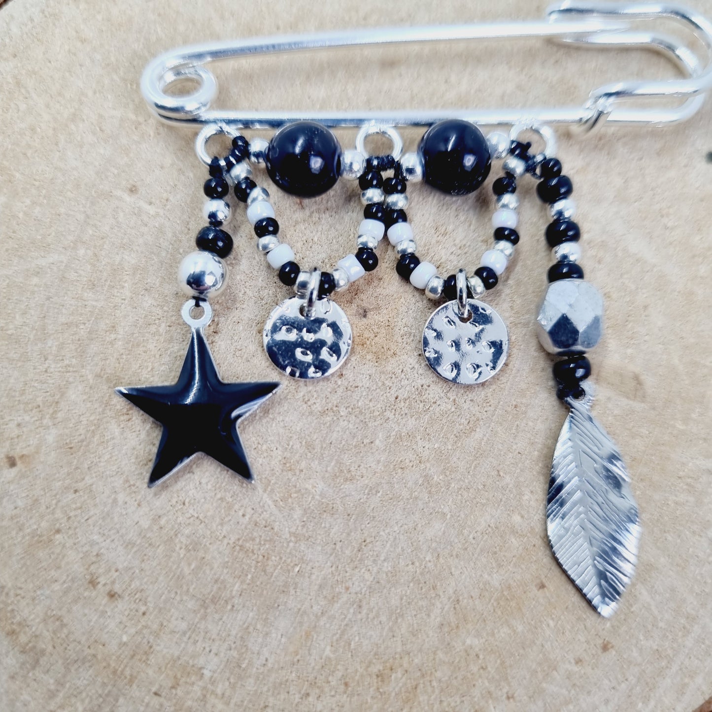 Broche épingle argent et perles noir acier Constance