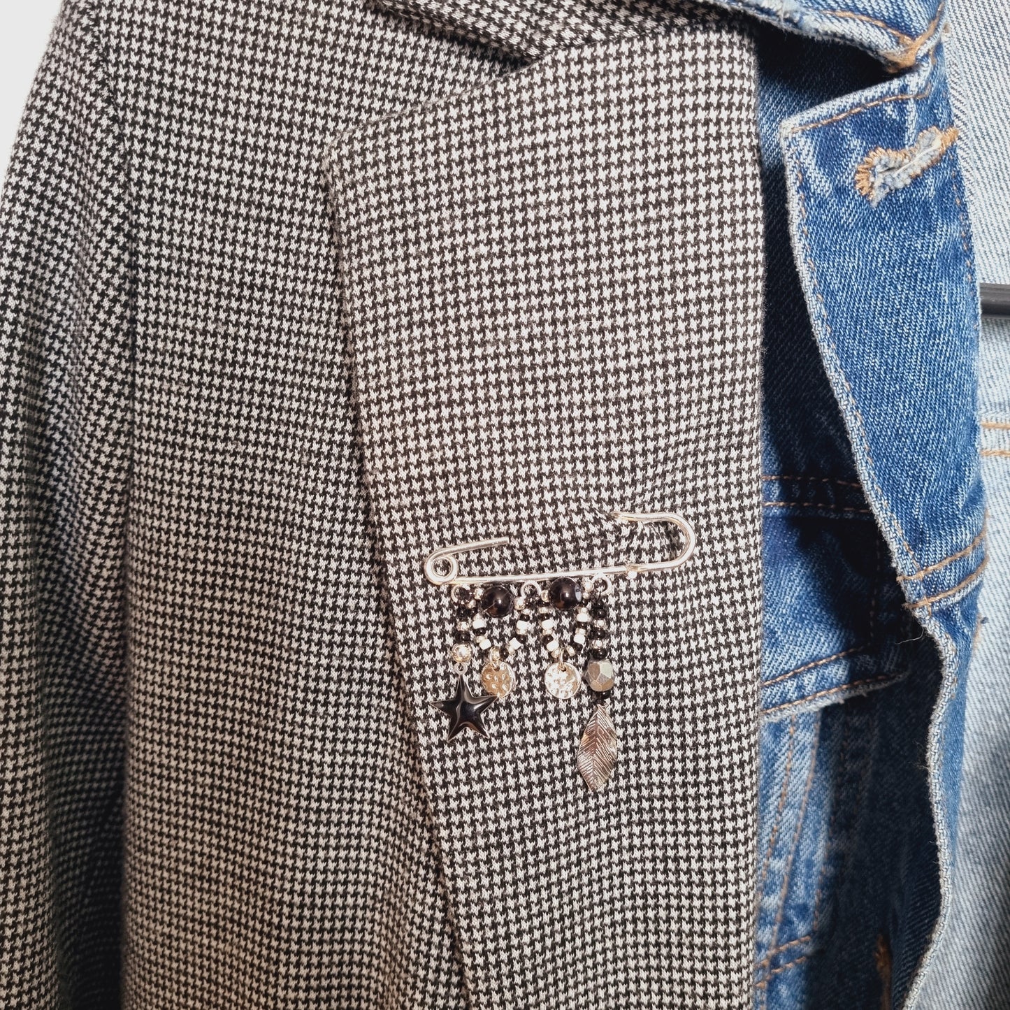 Broche épingle argent et perles noir acier Constance