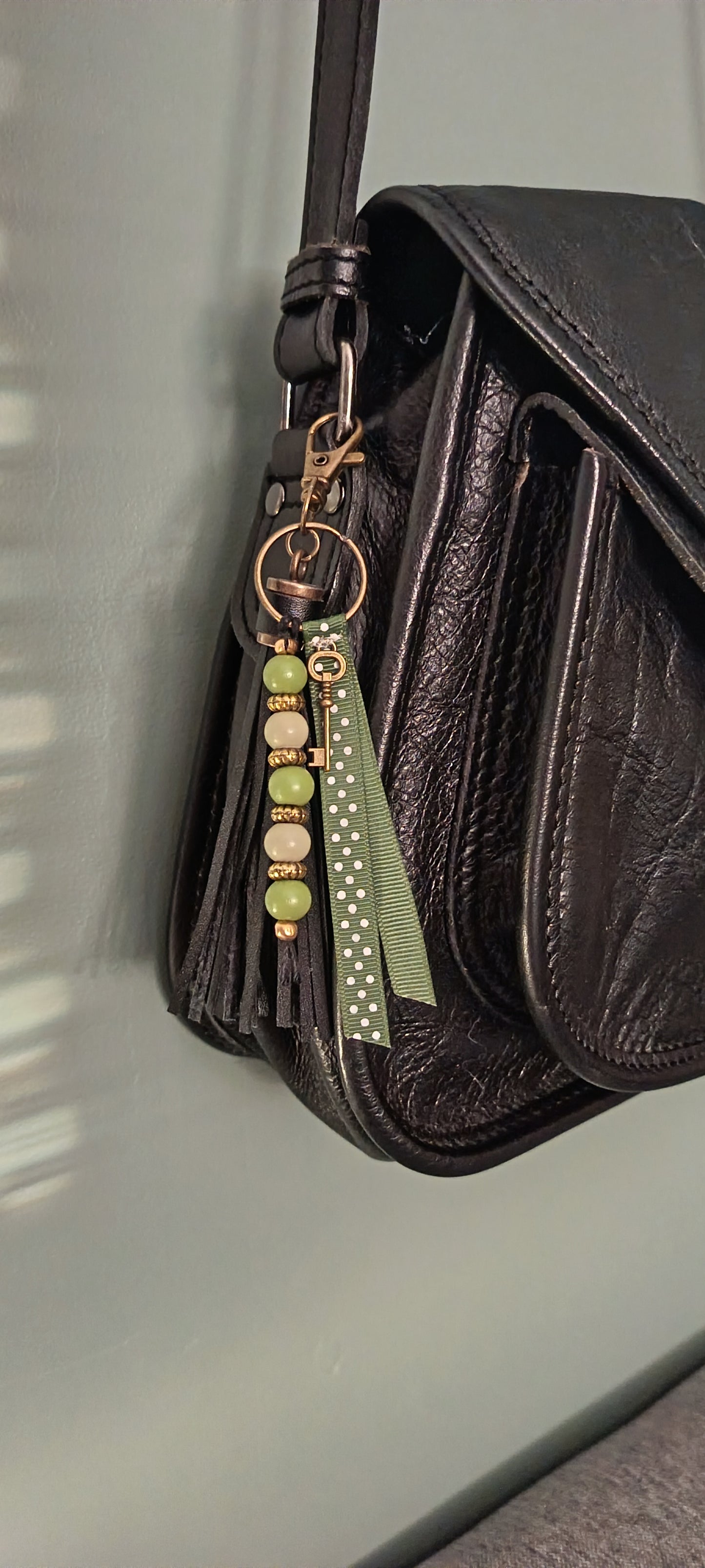 Porte clé bijou de sac vert kaki noir Margot