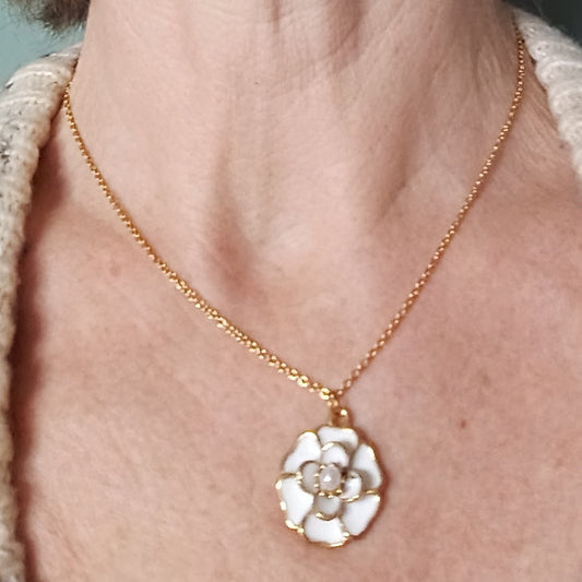 Collier avec pendentif fleur acier Blanche Daisy