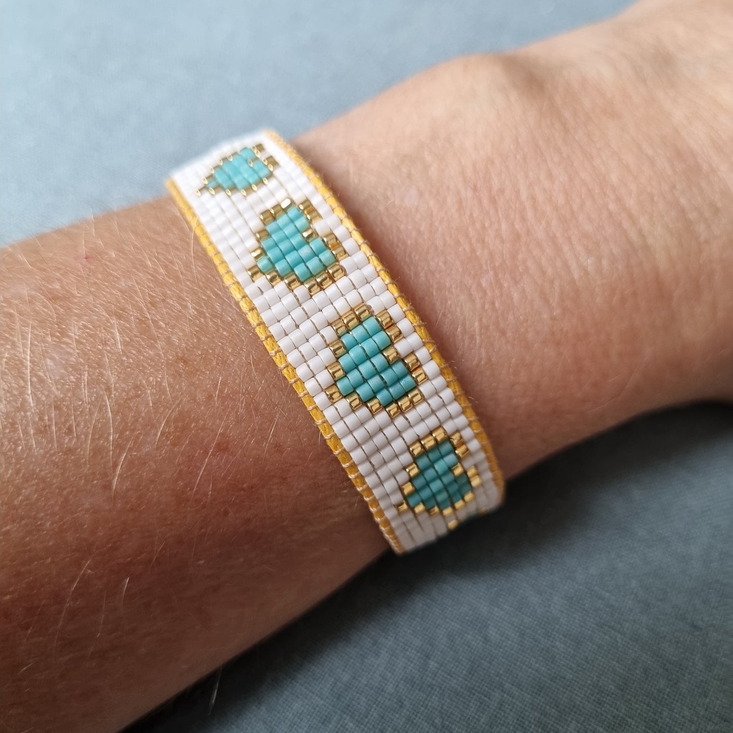Bracelet tissé perles LOVE ETC...