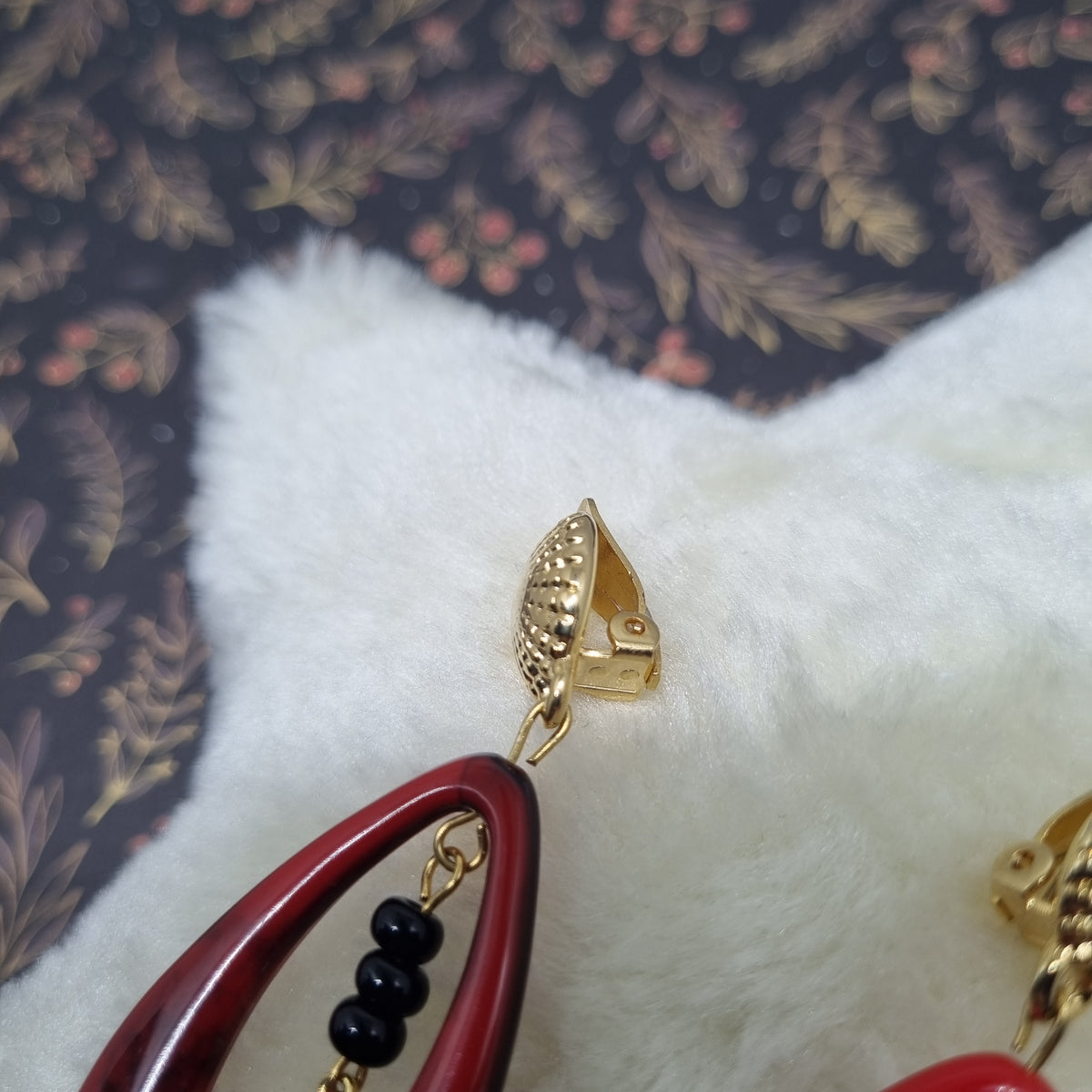 Clips d'oreilles goutte rouge marbré et doré Angèle