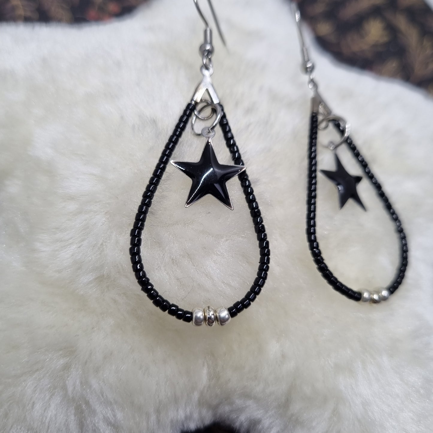 Boucles d'oreilles pendantes perles et acier PATTY