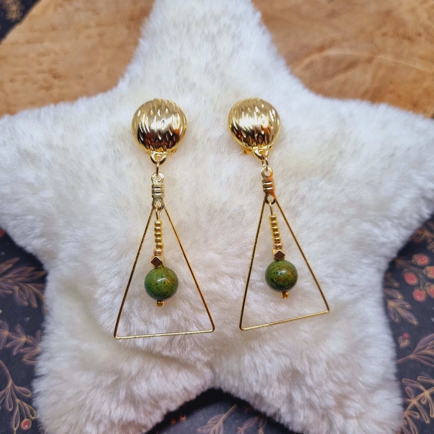 Clips d'oreilles pendantes pierre naturelle et or Jenna