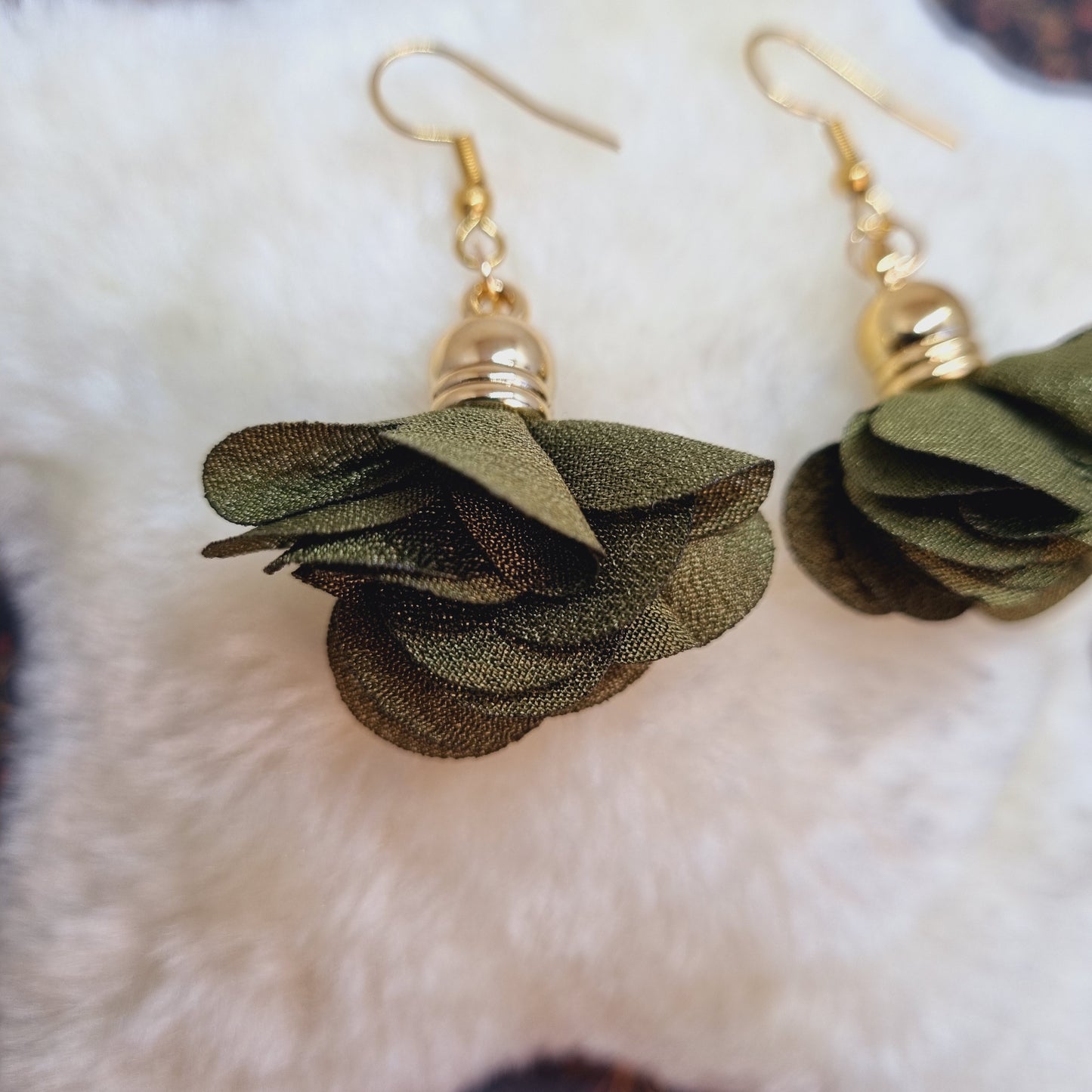 Boucles d'oreilles acier doré fleur kaki MIMI