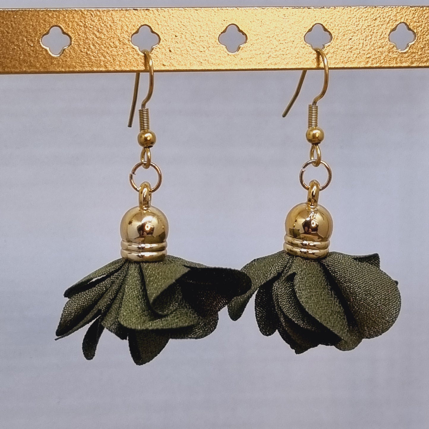 Boucles d'oreilles acier doré fleur kaki MIMI