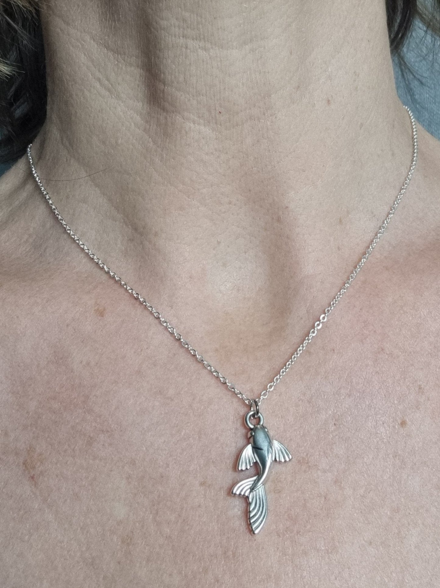 Collier chaîne acier carpe koï plaquée argent AIKO