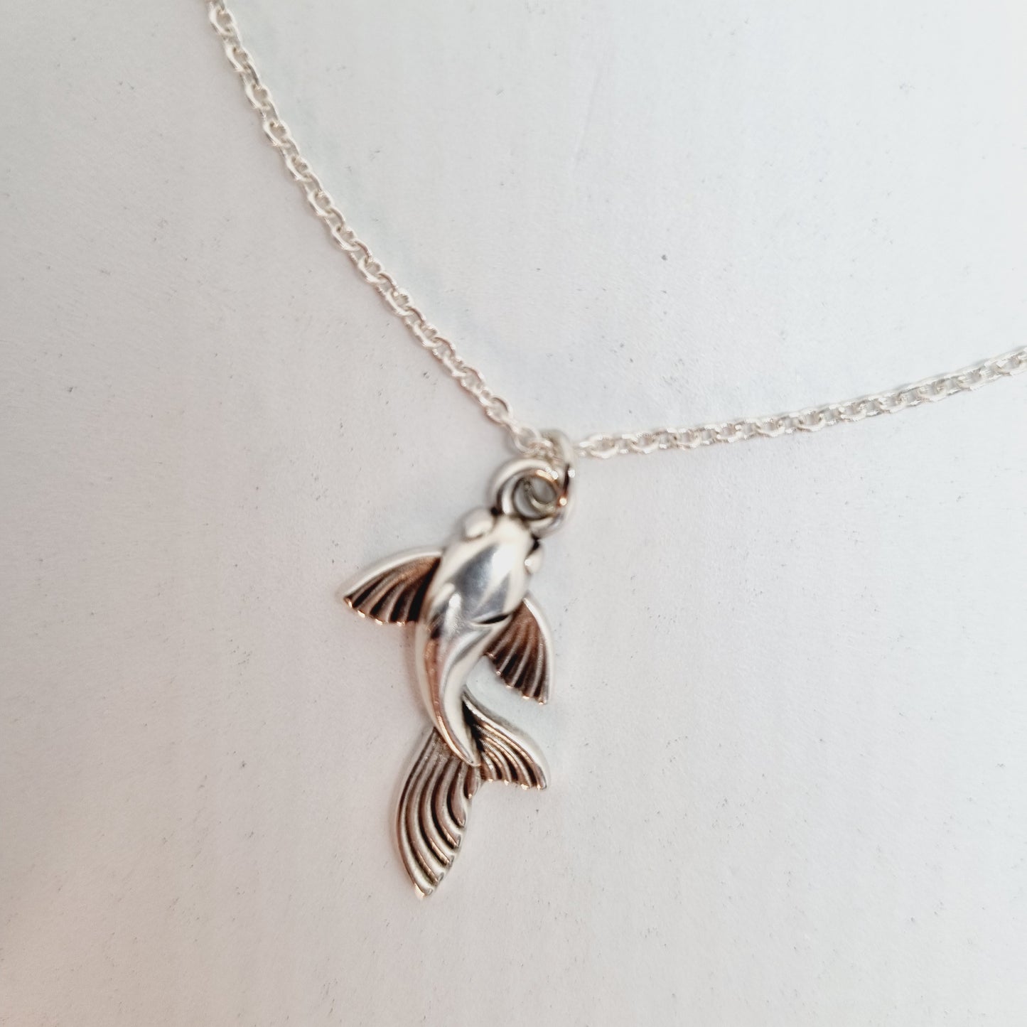 Collier chaîne acier carpe koï plaquée argent AIKO