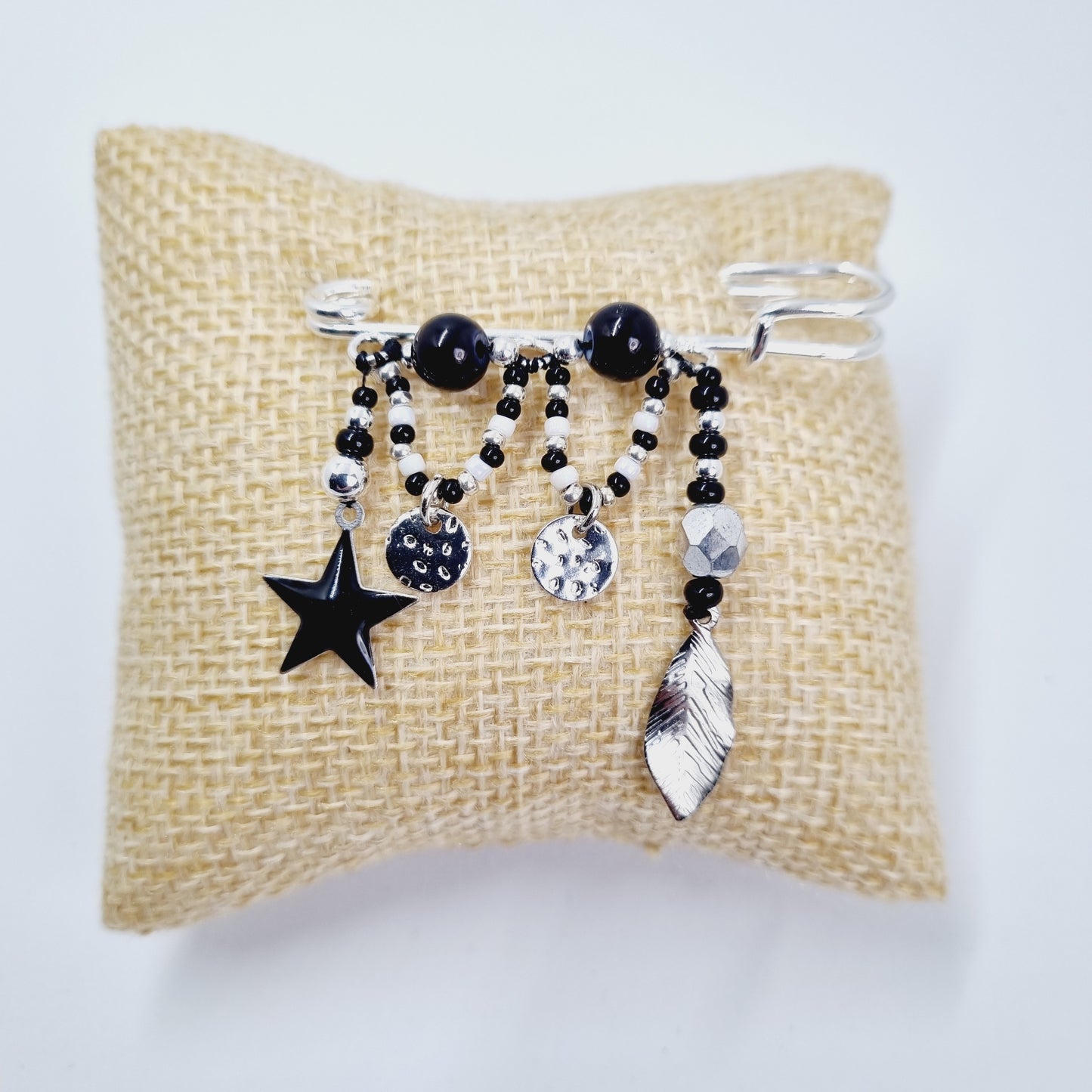 Broche épingle argent et perles noir acier Constance