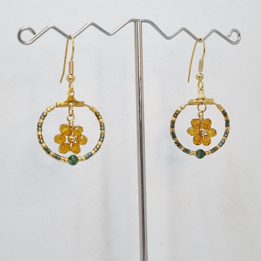 Boucles d'oreilles pendantes créoles perle rubis et doré Roxane