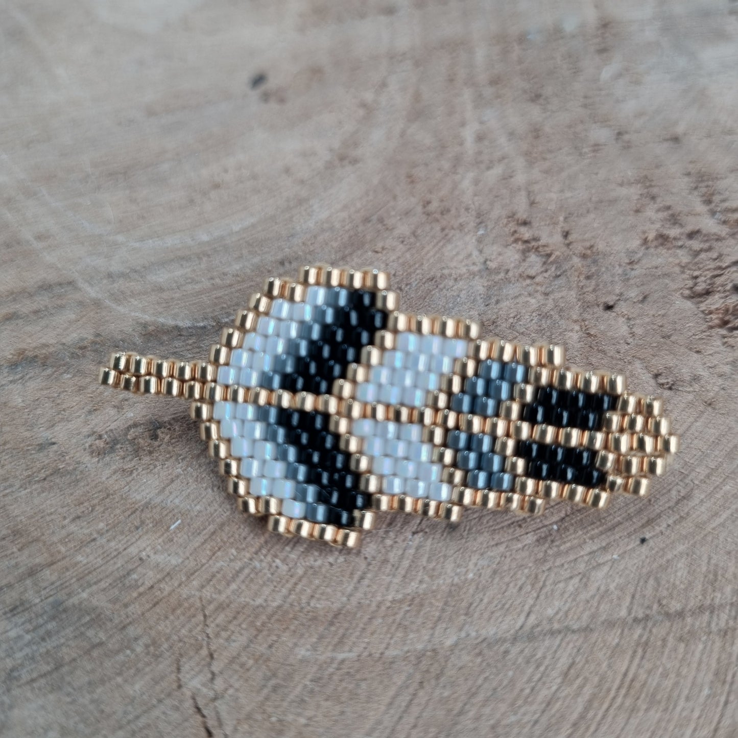 Broche plume en perles tissées gris nacre et doré LIZZIE