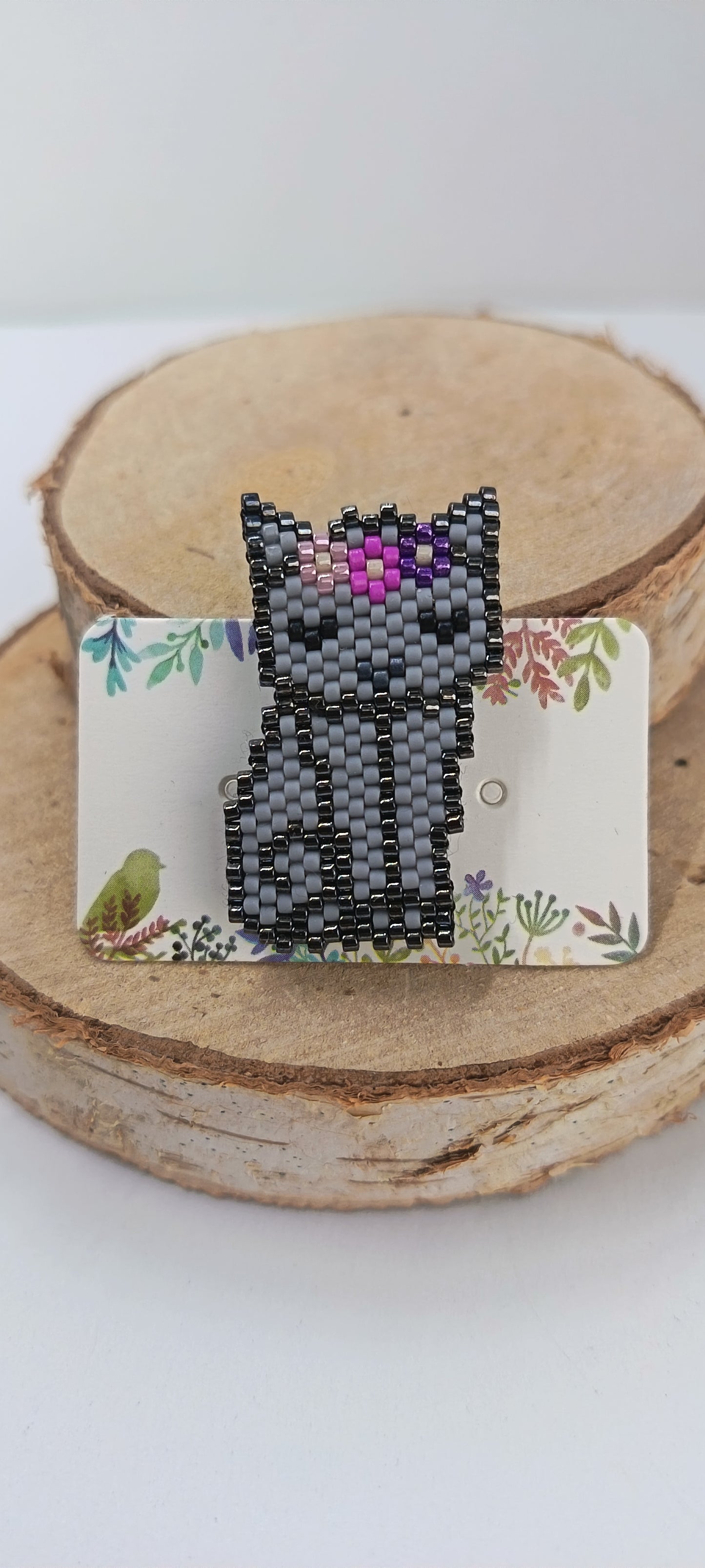 Broche chat gris Chabidou en perles tissées