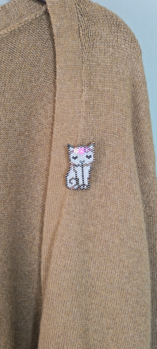 Broche chat gris Chabidou en perles tissées