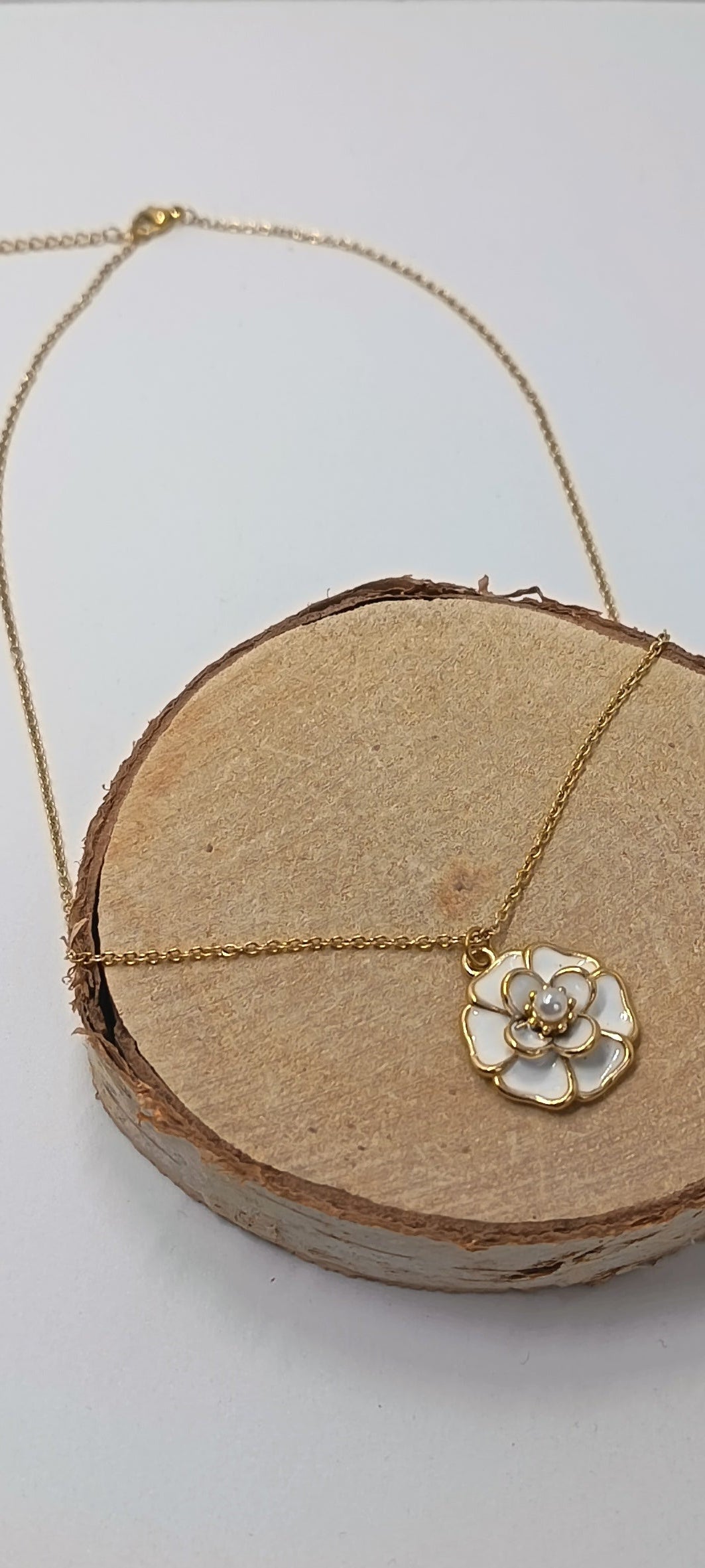 Collier avec pendentif fleur acier Blanche Daisy