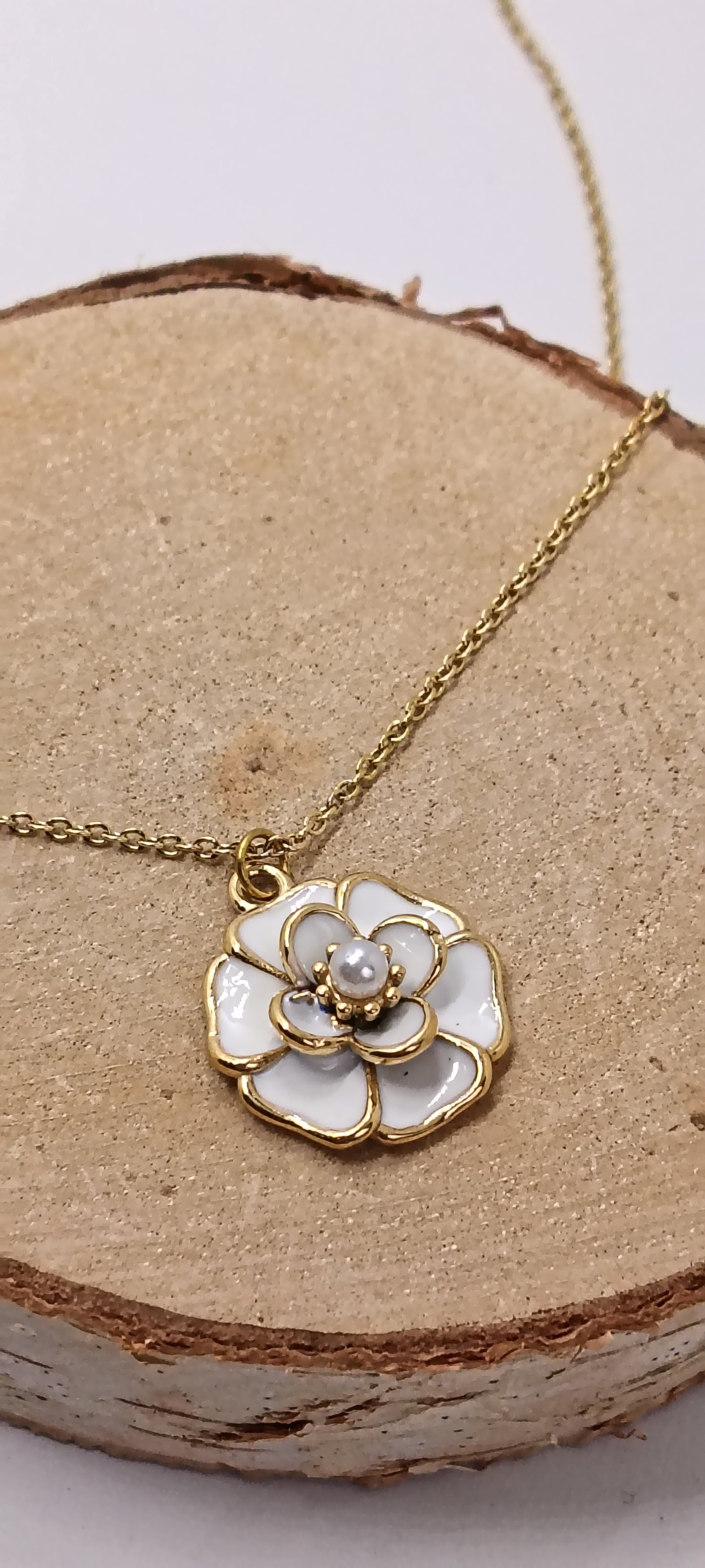 Collier avec pendentif fleur acier Blanche Daisy