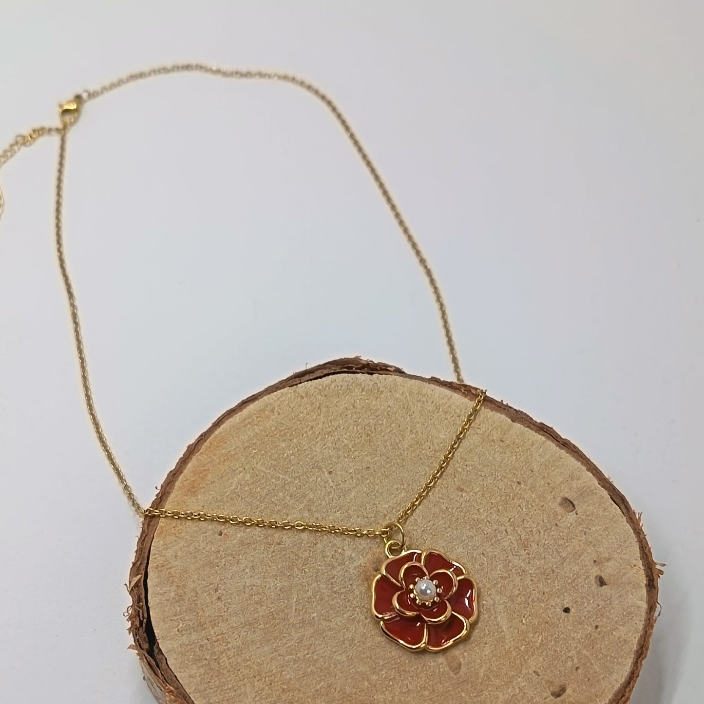 Collier avec pendentif fleur acier Rouge Daisy