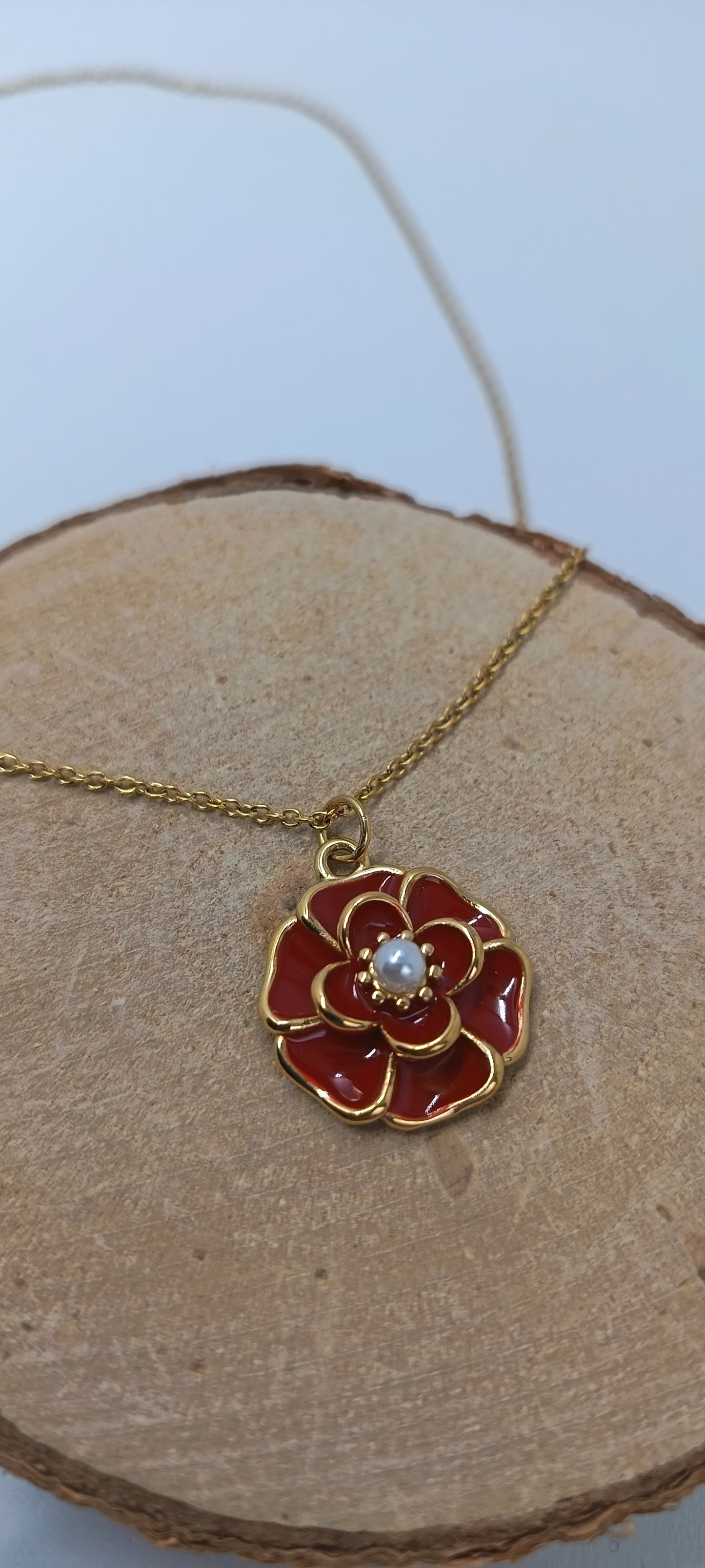Collier avec pendentif fleur acier Rouge Daisy