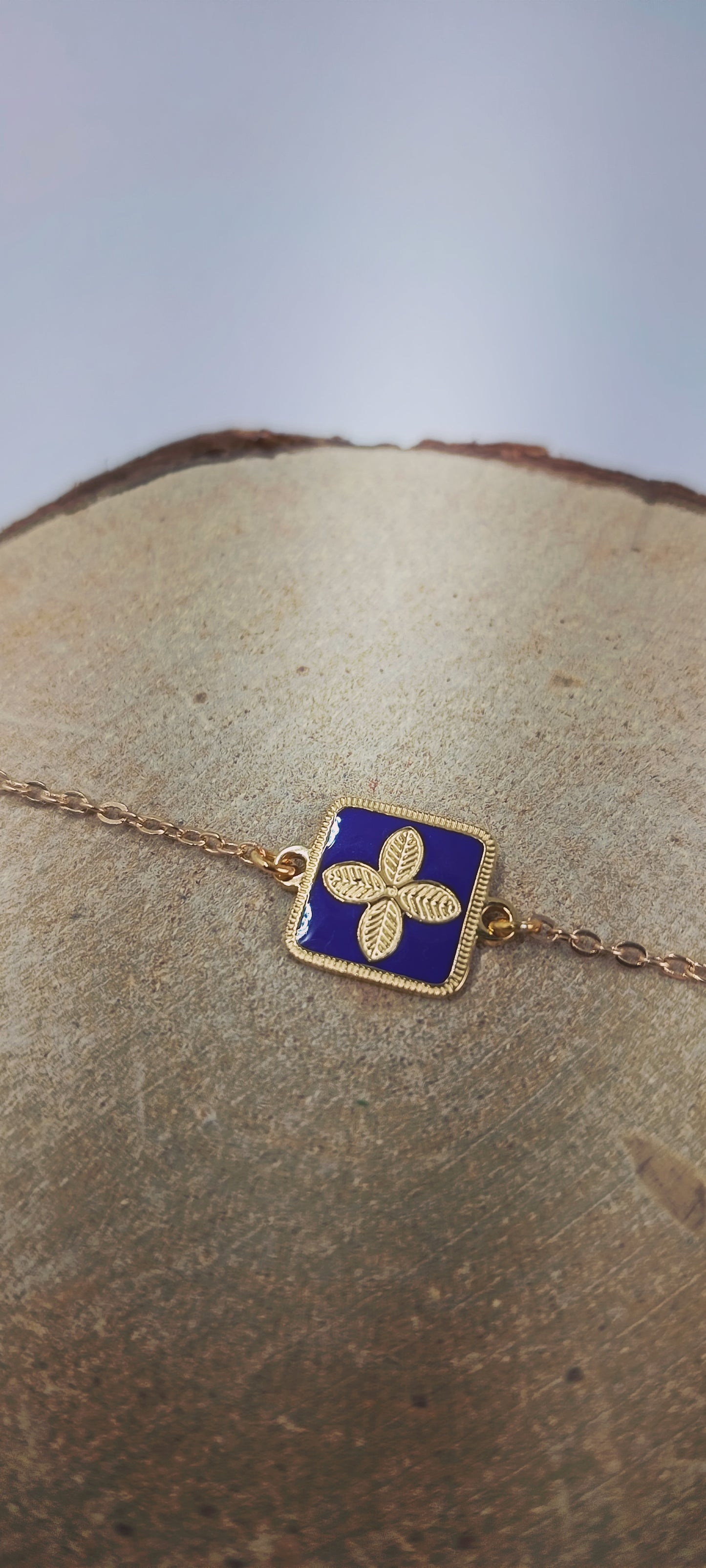 Bracelet chaîne acier médaillon fleur bleu et or SOLENE