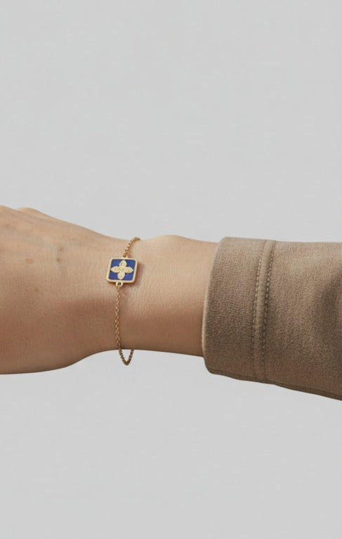 Bracelet chaîne acier médaillon fleur bleu et or IRIS