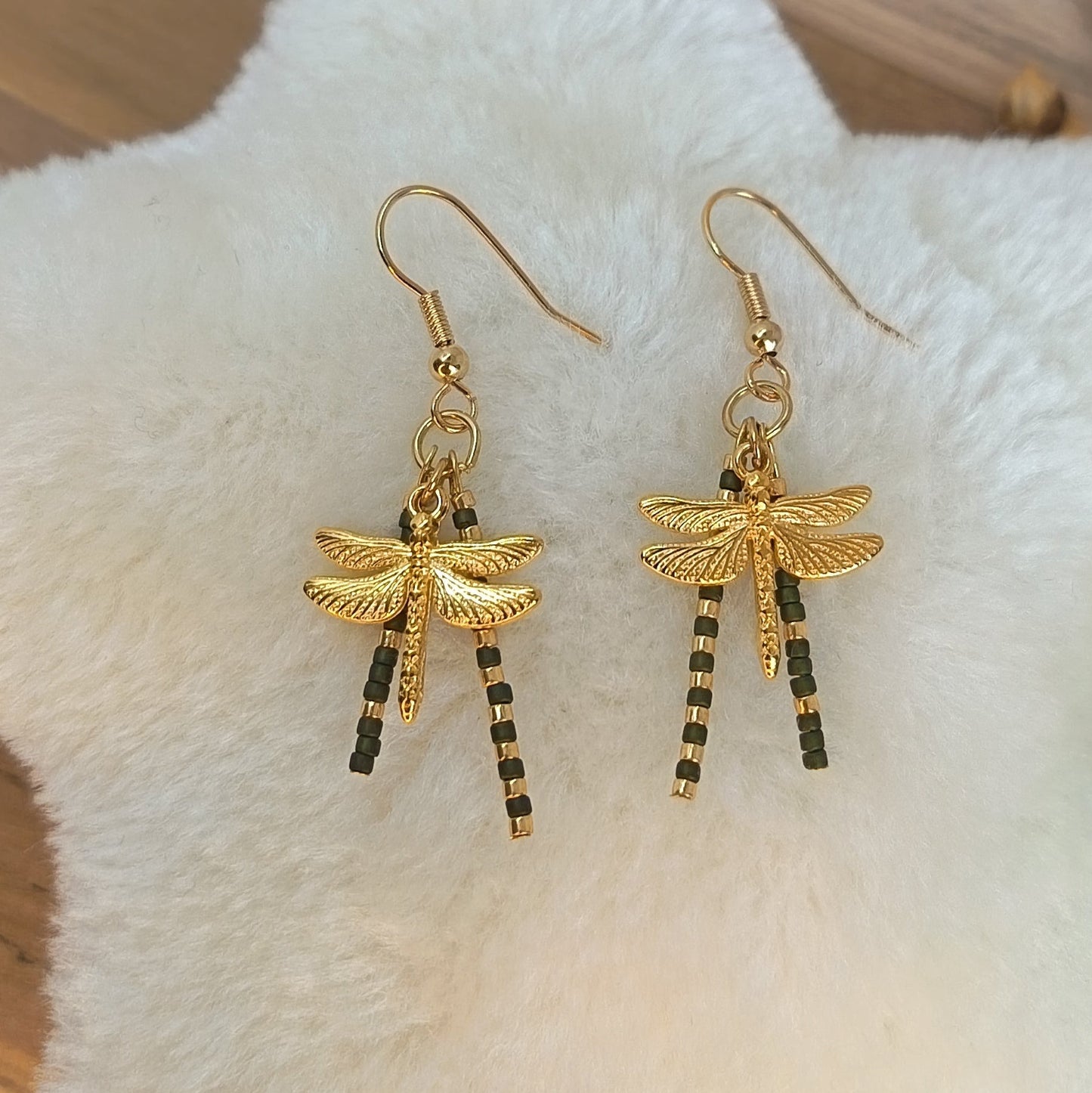Boucles d'oreilles or et perles doré kaki GABRIELLE