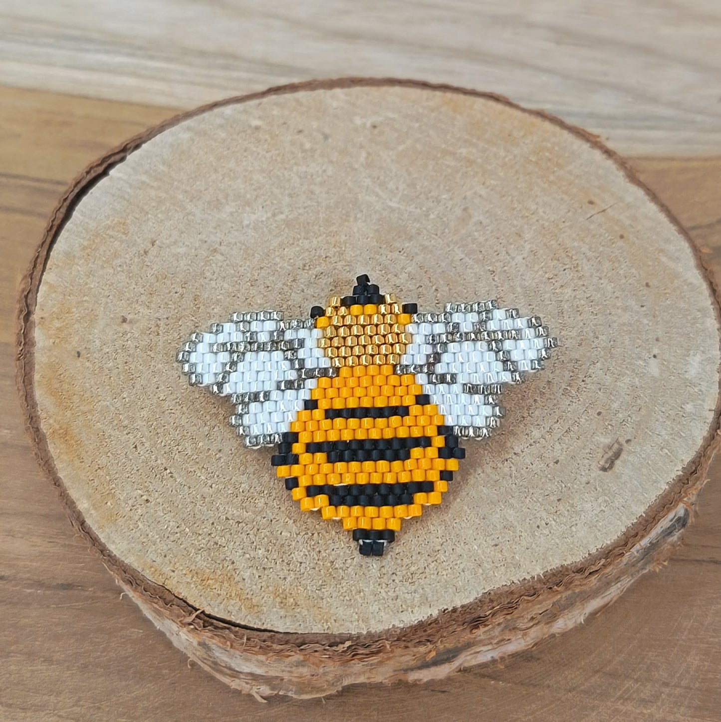 Broche abeille en perles tissées main Ptite abeille