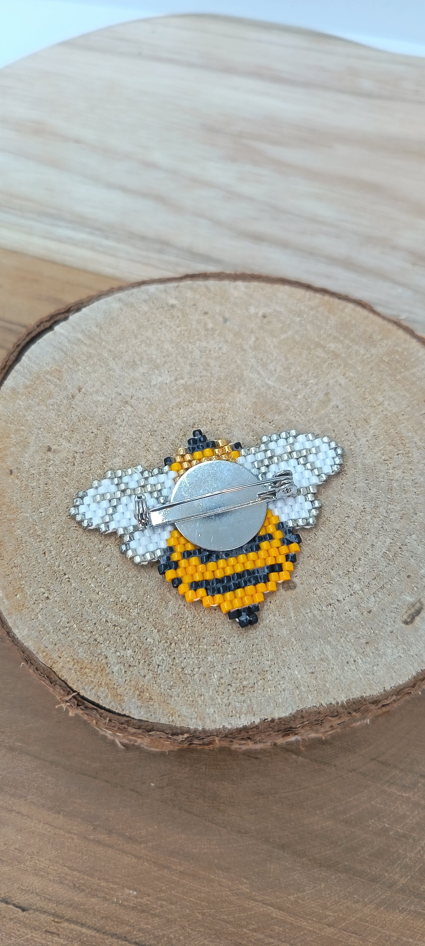 Broche abeille en perles tissées main Ptite abeille